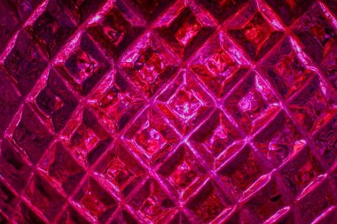 Şeffaf cam ızgarası, mor ve kırmızı renkleri olan Retro-stil kavramsal arkaplan.