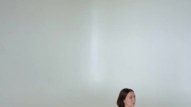 Eka pada rajakapotasana tek bacaklı kral güvercin pozu.