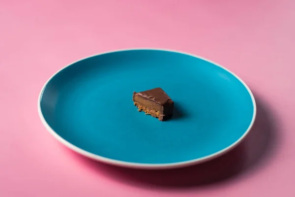 Un dessert di taglio su piatto. — Foto Stock