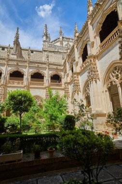 San Juan de los Reyes Manastırı, Toledo 'da Isabelline tarzı bir manastır. Toledo, İspanya - 30 Nisan 2024.