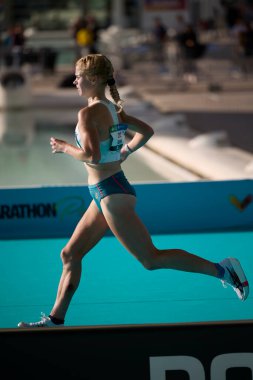 Seçkin bayan sporcu Alisa Vainio, 2025 Valencia Maratonu Trinidad Alfonso Zurich 'in bitiş çizgisine yeni Finlandiya ulusal rekoru ve yeni İskandinav rekoruyla yaklaşıyor. Valencia, İspanya - 7 Aralık 2025.