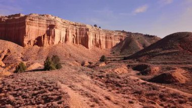Rambla Barrachina 'daki erozyon oluşumlarının havadan görünüşü, Teruel, İspanya' daki Kızıl Kanyon