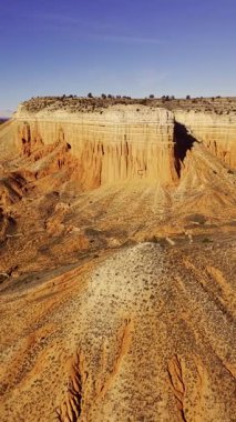 Rambla Barrachina 'daki erozyon oluşumlarının havadan görünüşü, Teruel, İspanya' daki Kızıl Kanyon