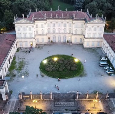 Desio 'daki Villa Tittoni' nin Havadan Görünümü, Brianza, İtalya 'daki Tarihi Neoklasik Saray