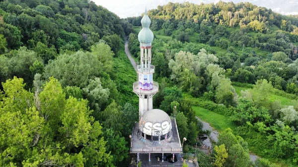 Terk Edilmiş Hayalet Kasabanın Minareli Sessizliği, İtalya