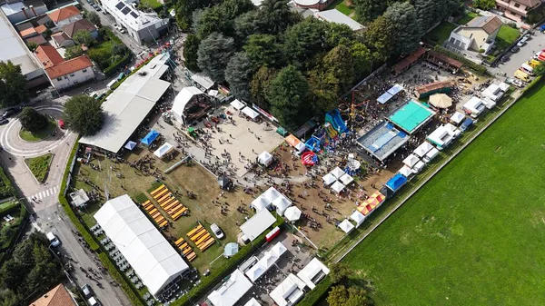 Seregno, Lombardy, İtalya 'da Madonna della Campagna Festivali' nin Hava Görüntüsü