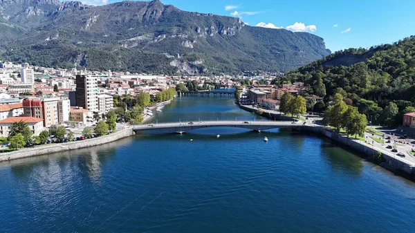 Adda Nehri ve Como Gölü üzerindeki Lecco Köprülerinin Hava Görüntüsü