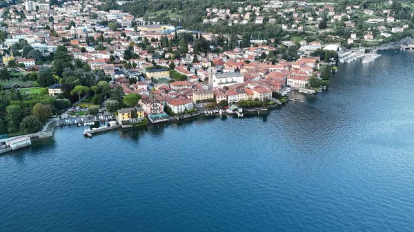 İtalya, Como Gölü, Bahçeli Mandello Lakeside Hava Görüntüsü