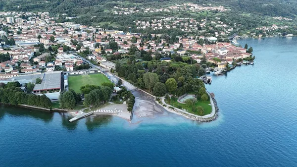 İtalya, Como Gölü, Bahçeli Mandello Lakeside Hava Görüntüsü