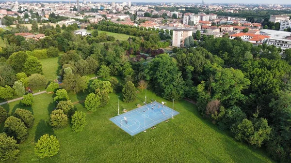 Parco della Porada, Seregno, İtalya 'daki Basketbol Sahası Havadan Görünümü