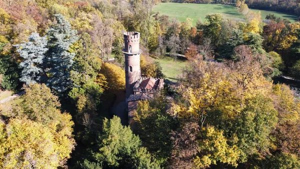 Villa Reale Park, Monza, İtalya 'daki Visconti Kulesinin Hava Görüntüsü