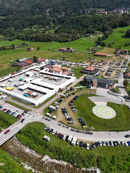 Pasturo, Valsassina, Lombardy, İtalya 'da Sagra delle Sagre Festivali Hava Görüntüsü