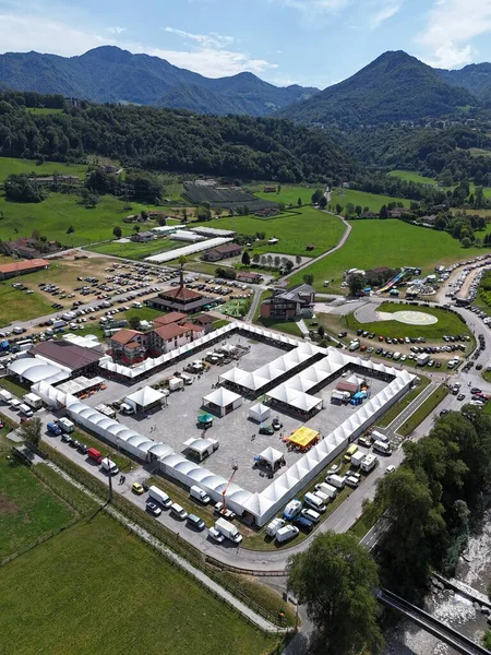 Pasturo, Valsassina, Lombardy, İtalya 'da Sagra delle Sagre Festivali Hava Görüntüsü