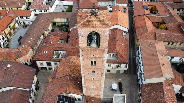Torre del Barbarossa 'nın Seregno' daki hava görüntüsü, Lombardiya 'daki tarihi kule, İtalya