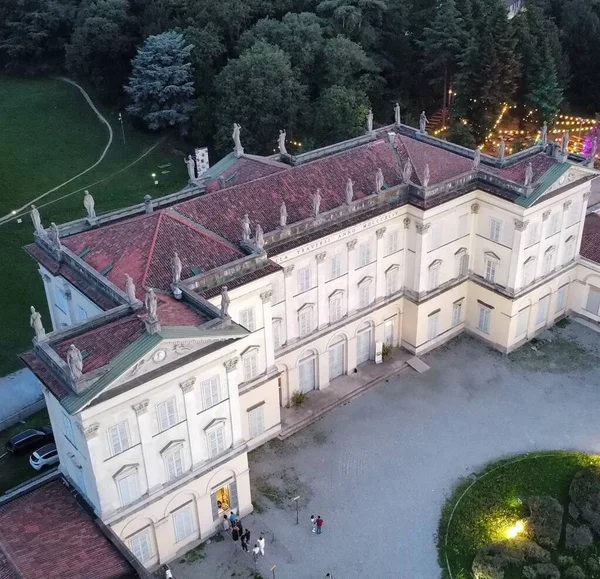 Villa Reale di Monza 'nın havadan görünüşü, Tarihi Kraliyet Sarayı ve Lombardy, İtalya' daki Bahçeler