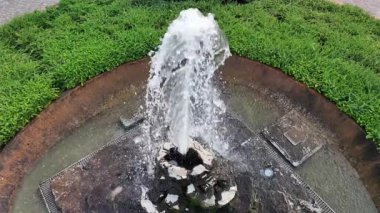 Slow Motion Video Su Fıskiyesi, Doğal Işıkta Akan Su