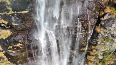 Acquafraggia Şelaleleri Hava Yavaş Hareketi, Valchiavenna, İtalya
