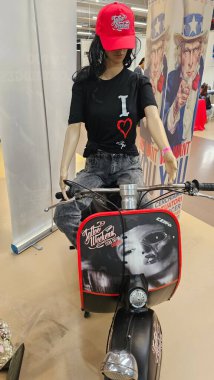 Chiuduno Sergi Merkezi 'nde Sanatçılar, Kostümcüler ve El Sanatları Biralarıyla Tattoo Hafta Sonu Festivali