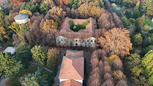 Limbiate, İtalya 'daki Terk Edilmiş Mombello Psikiyatri Hastanesi' nin Hava Görüntüsü