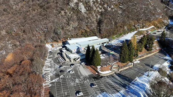 Piani di Bobbio teleferik istasyonunun hava görüntüsü