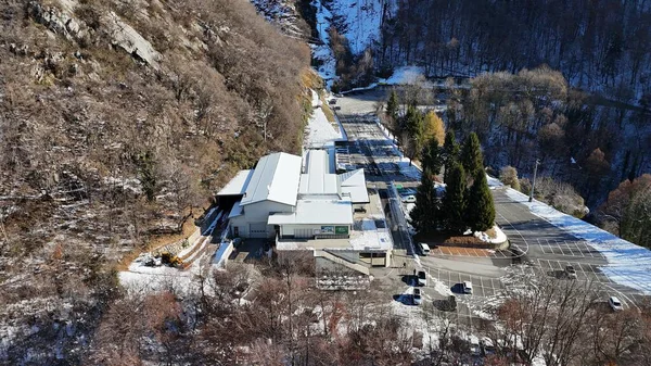 Piani di Bobbio teleferik istasyonunun hava görüntüsü