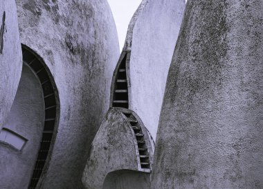 Eski krematoryum binası, modernizm.