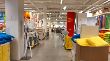 Dünyanın en büyük mobilya şirketinin iç kısmının bulanık arka planı