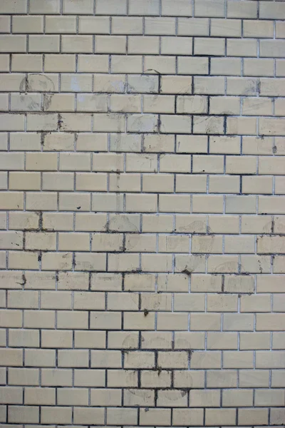 Yıpranmış beyaz fayanslara yakın çekim