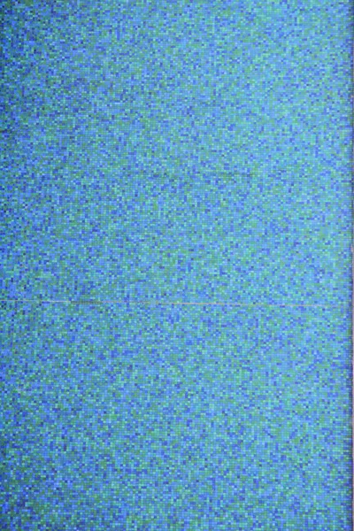 Mavi kiremitlerin gölgeleri