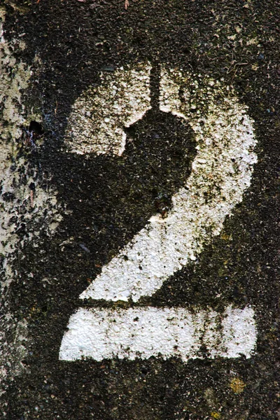 Kirli çamaşır, beyaz boya.