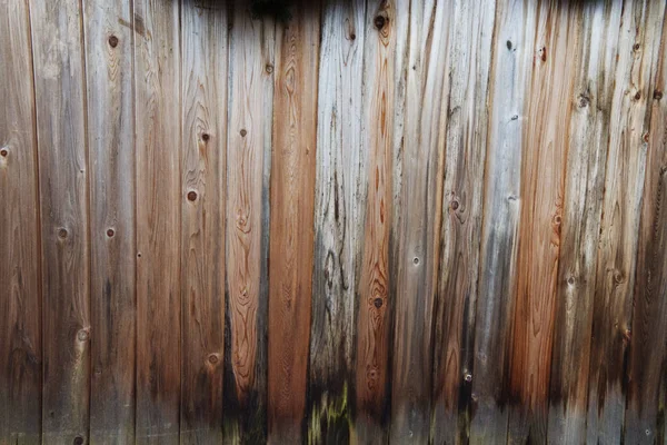 Yıpranmış eski ahşap çit