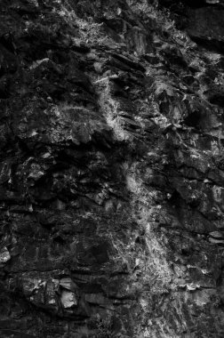 siyah ve beyaz kaya yüzeyi