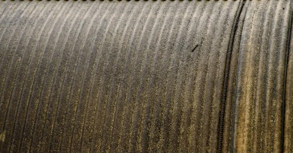 Pis kıvrımlı plastik çatı