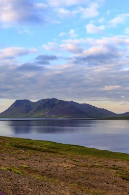 Suyun ötesinden dağlara, Batı İzlanda, İzlanda