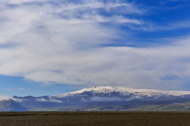 Skaftafell Ulusal Parkı, Güney İzlanda, İzlanda 'daki uzak sıradağlar.