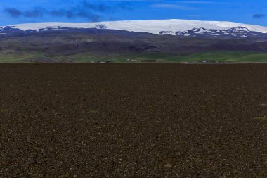 Skaftafell Ulusal Parkı, Güney İzlanda, İzlanda 'daki uzak sıradağlar.