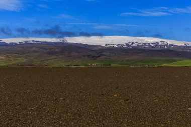 Skaftafell Ulusal Parkı, Güney İzlanda, İzlanda 'daki uzak sıradağlar.