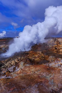 Gunnuhver 'dan yükselen buhar, Reykjanes UNESCO Global Geopark, Reykjanes Yarımadası, İzlanda