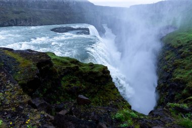İzlanda 'daki Gullfoss Şelalesinin Puslu Gücü