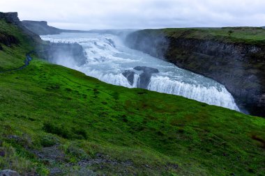 İzlanda 'daki Gullfoss Şelalesinin Puslu Gücü