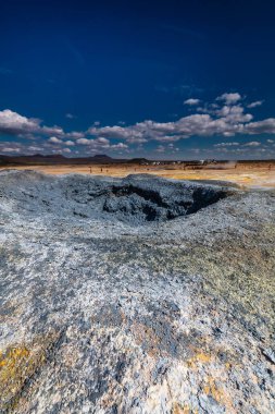 İzlanda Dağlık Bölgesinde Jeotermal Çamur Çömlekleri