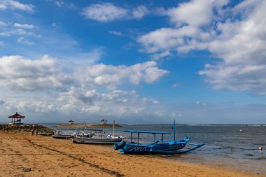 Geleneksel Tekneli Huzurlu Sahil, Bali