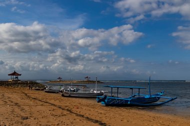 Geleneksel Tekneli Huzurlu Sahil, Bali