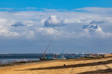 Geleneksel Tekneli Huzurlu Sahil, Bali