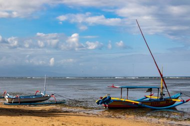 Geleneksel Tekneli Huzurlu Sahil, Bali