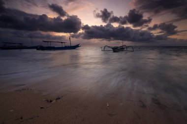 Sunrise 'da Geleneksel Balili Balıkçı Tekneleri