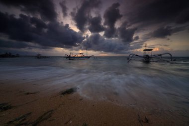 Sunrise 'da Geleneksel Balili Balıkçı Tekneleri