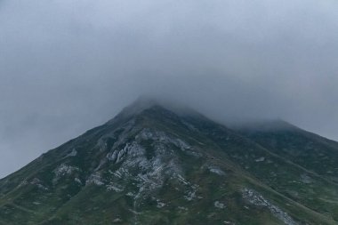 Georgia 'da Sunset' te Dağ Siluetleri