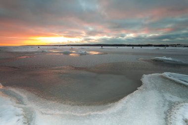 Curonian Körfezi üzerinde Kış Günbatımı, Litvanya
