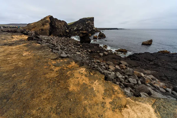 Valahnukur Cliff ve Rocky Shore, Reykjanes Yarımadası, İzlanda